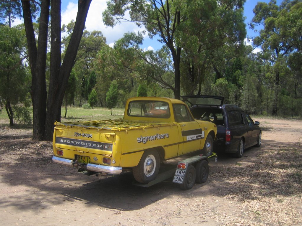 48 - Isuzu Bellett Wasp all loaded up.JPG
