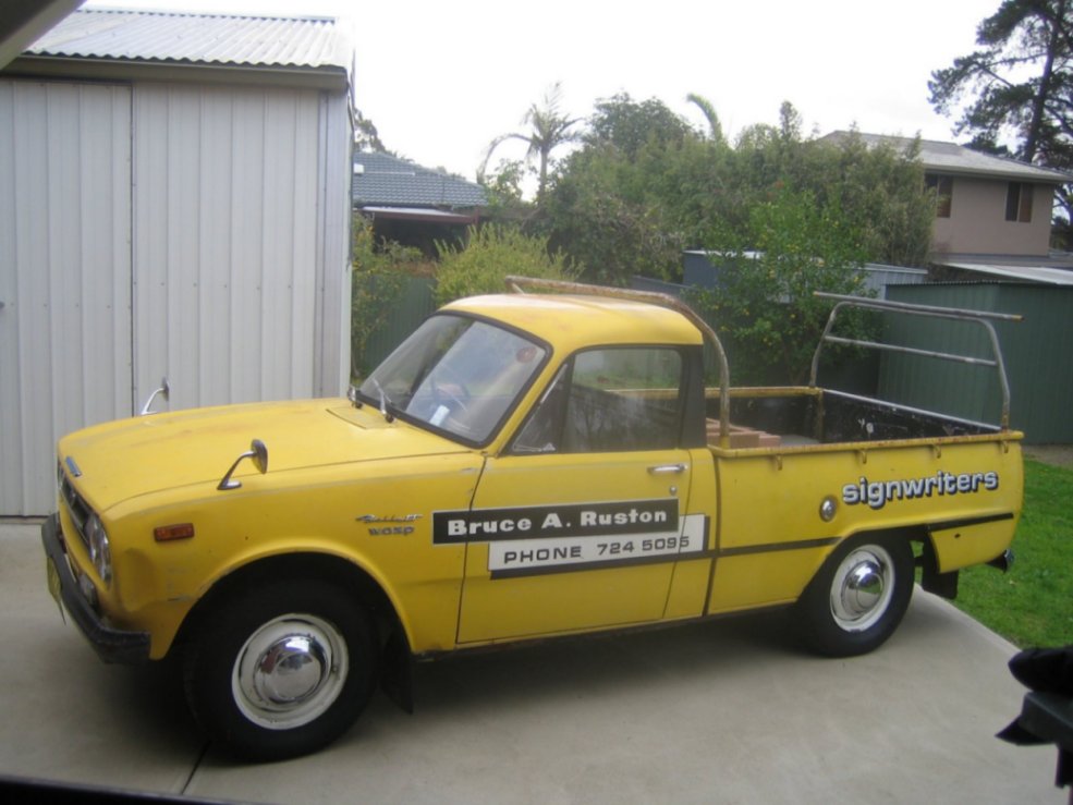 Isuzu Bellett Wasp - all loaded up with stuff during move - 02.JPG